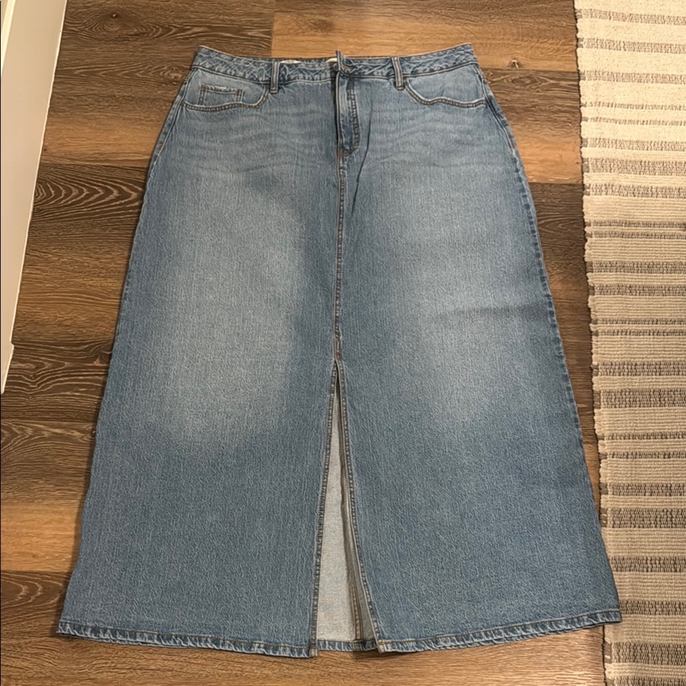 Women's light Blue maxi Denim Skirt. Size 17.